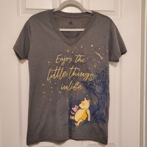 Disney Womens Vneck Winnie the Pooh. Size Small